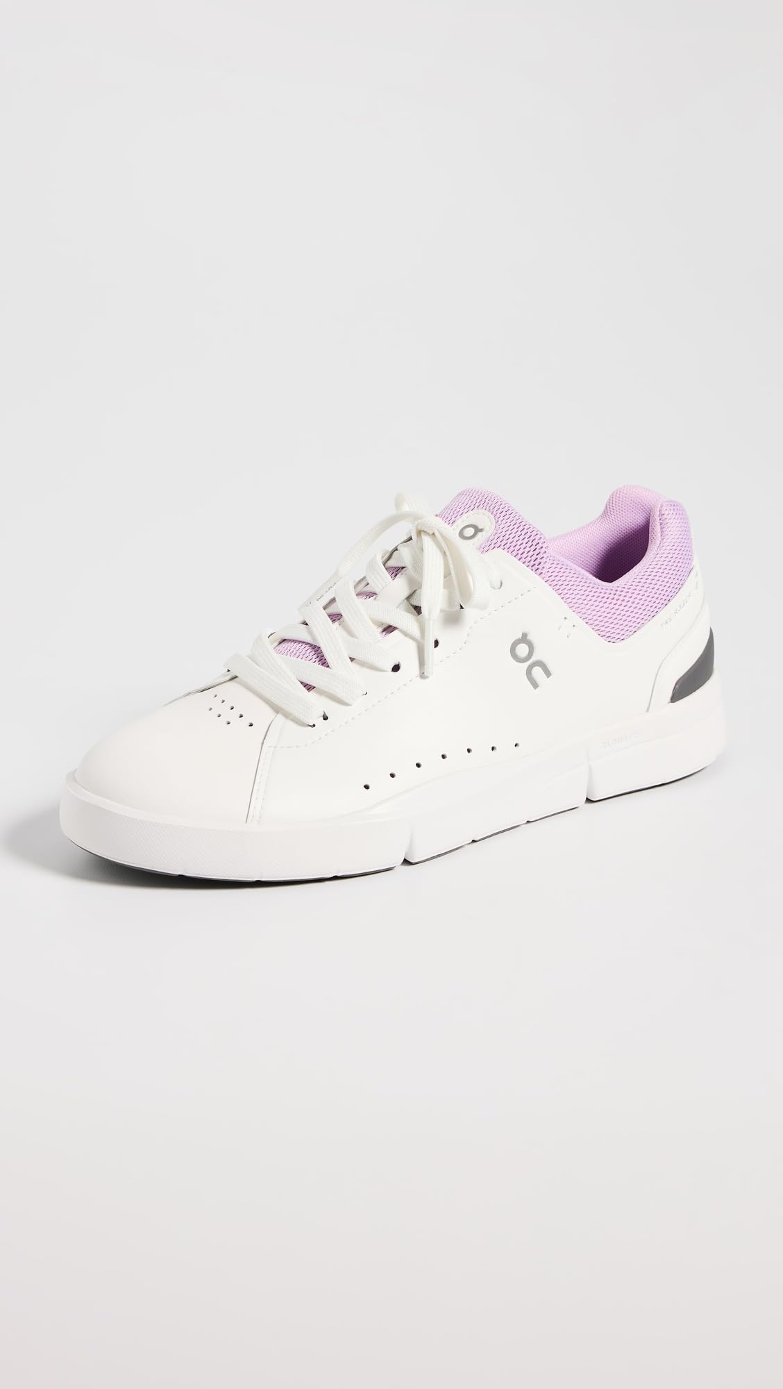 On Women's The Roger Advantage Sneakers