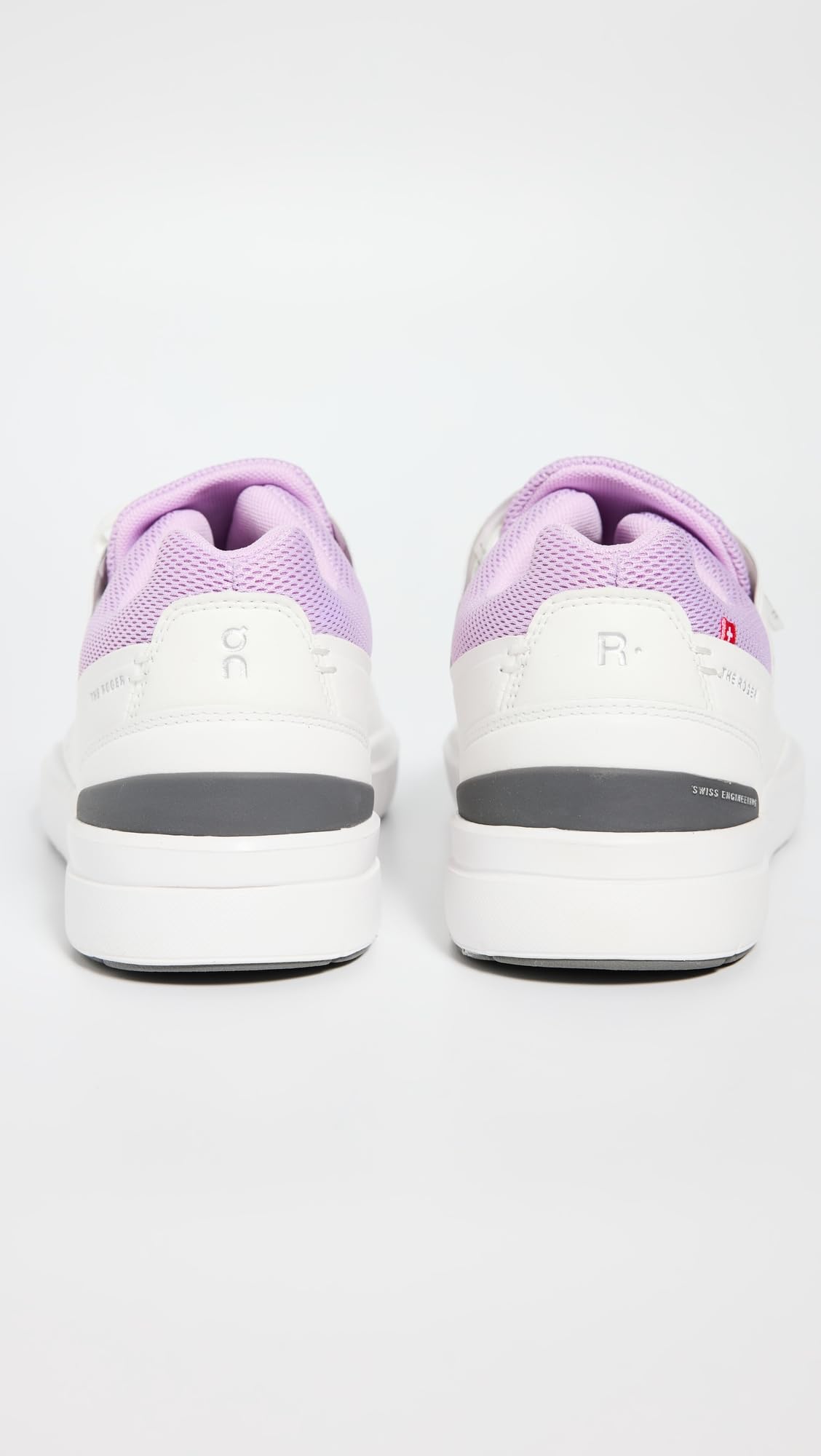 On Women's The Roger Advantage Sneakers