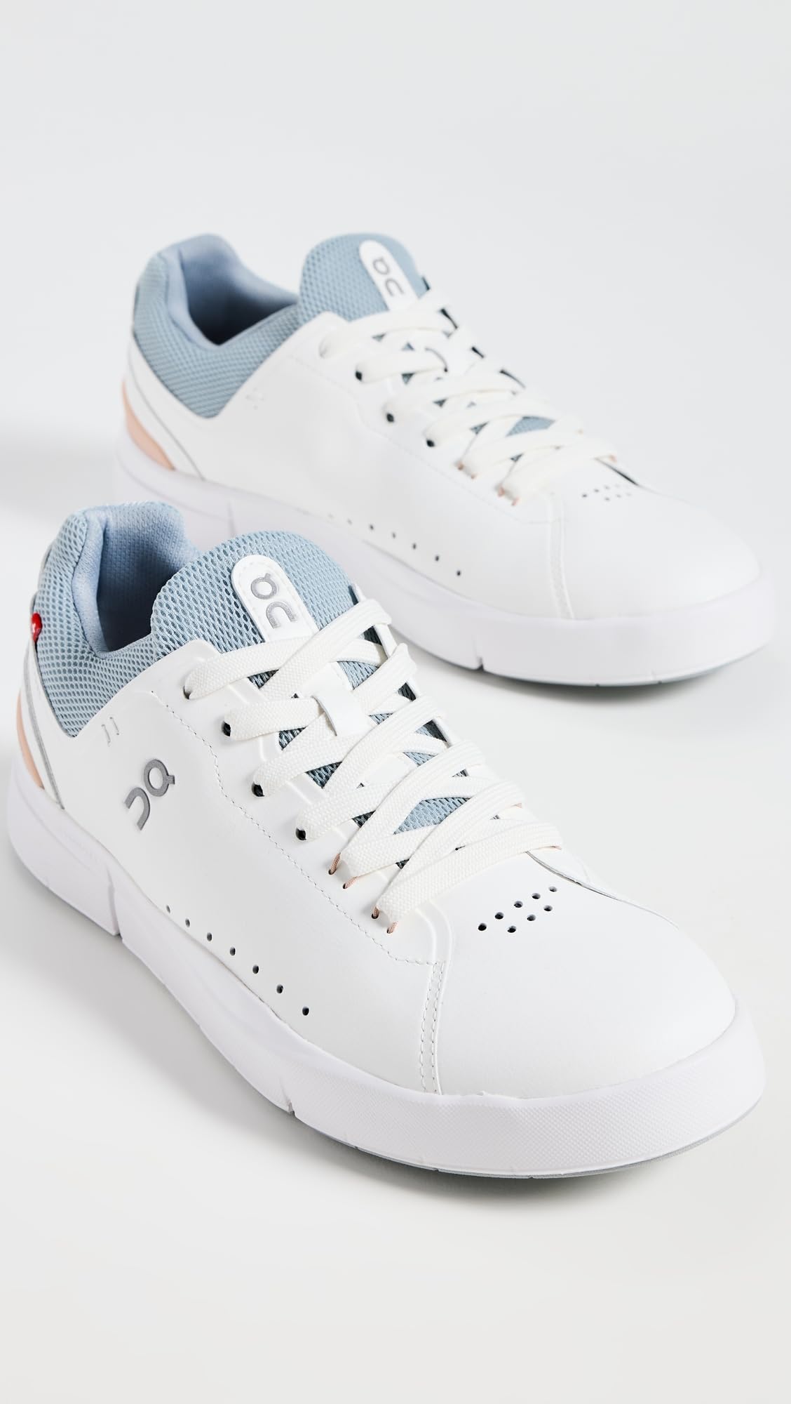 On Women's The Roger Advantage Sneakers