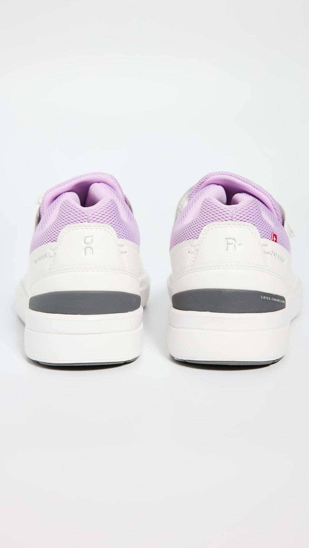 On Women's The Roger Advantage Sneakers