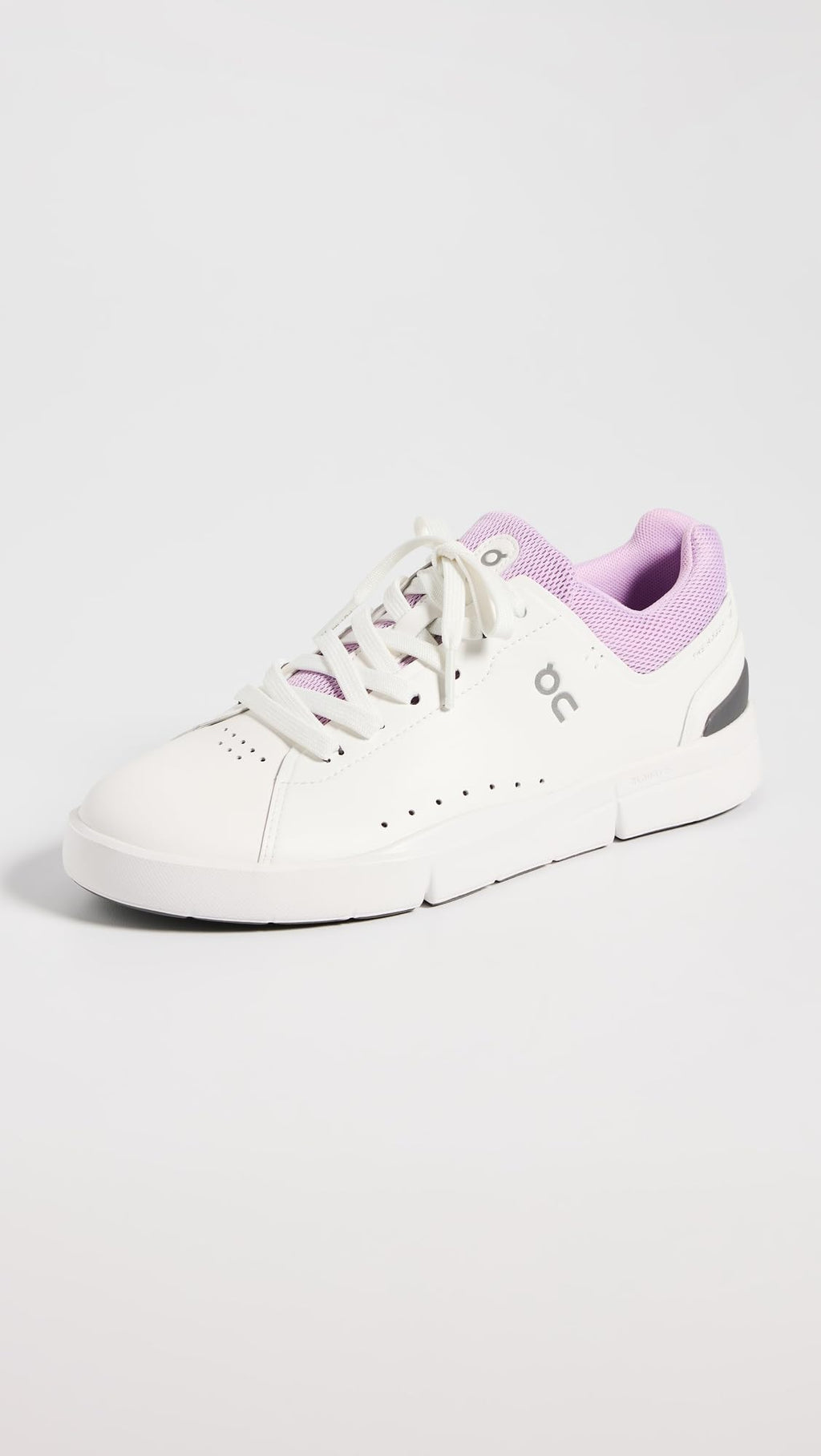 On Women's The Roger Advantage Sneakers