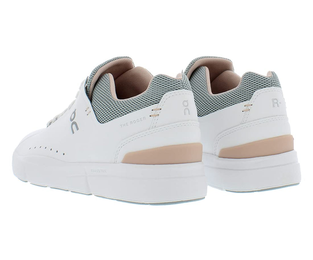 On Women's The Roger Advantage Sneakers