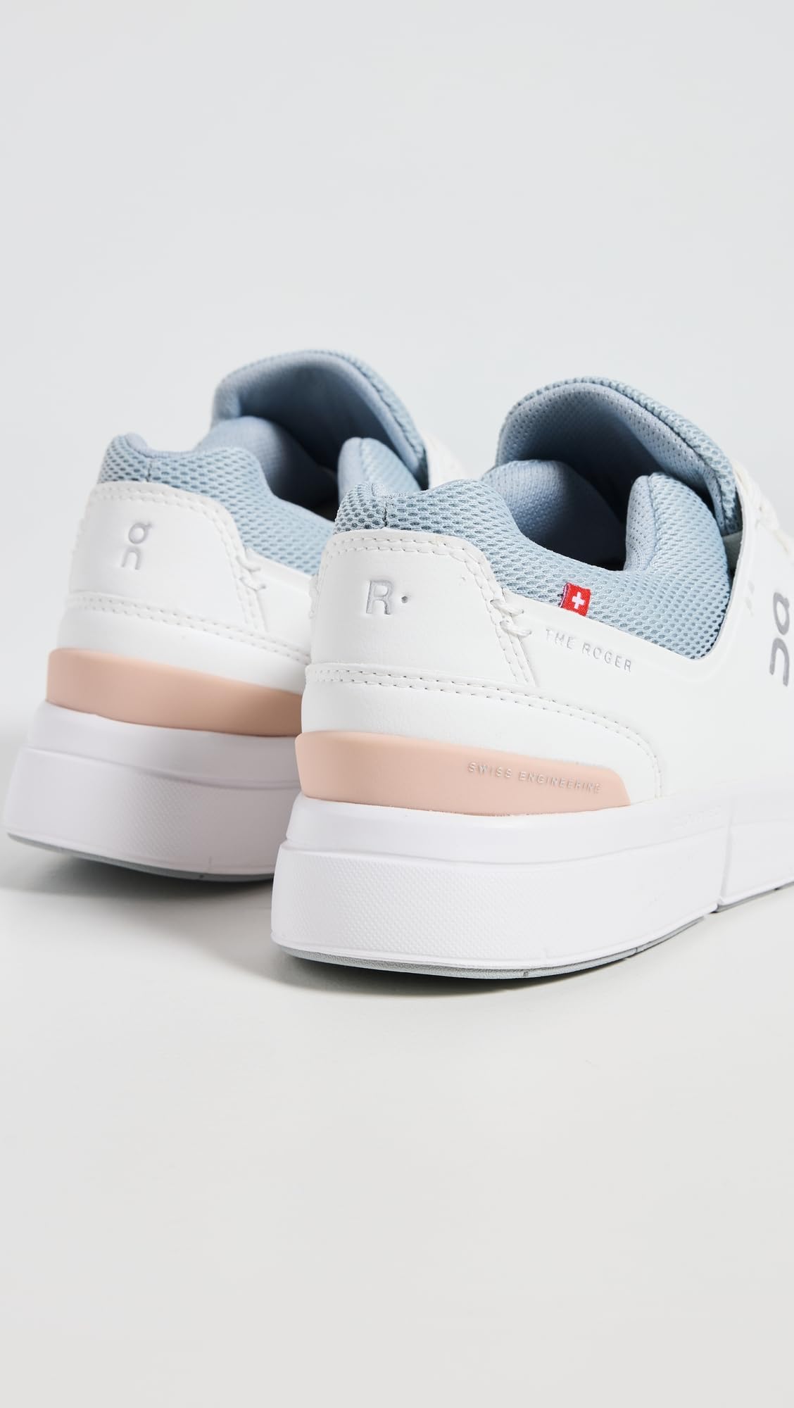 On Women's The Roger Advantage Sneakers
